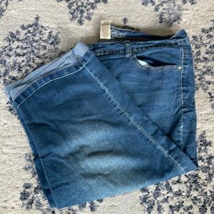 Women’s plus size capris